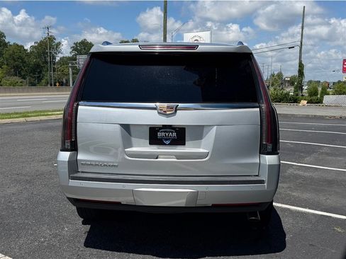 Used 2020 Cadillac Escalade Premium Luxury AWD/4WD image 7