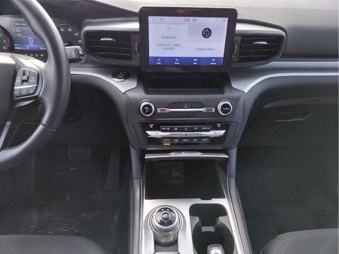 Used 2020 Ford Explorer XLT image 39