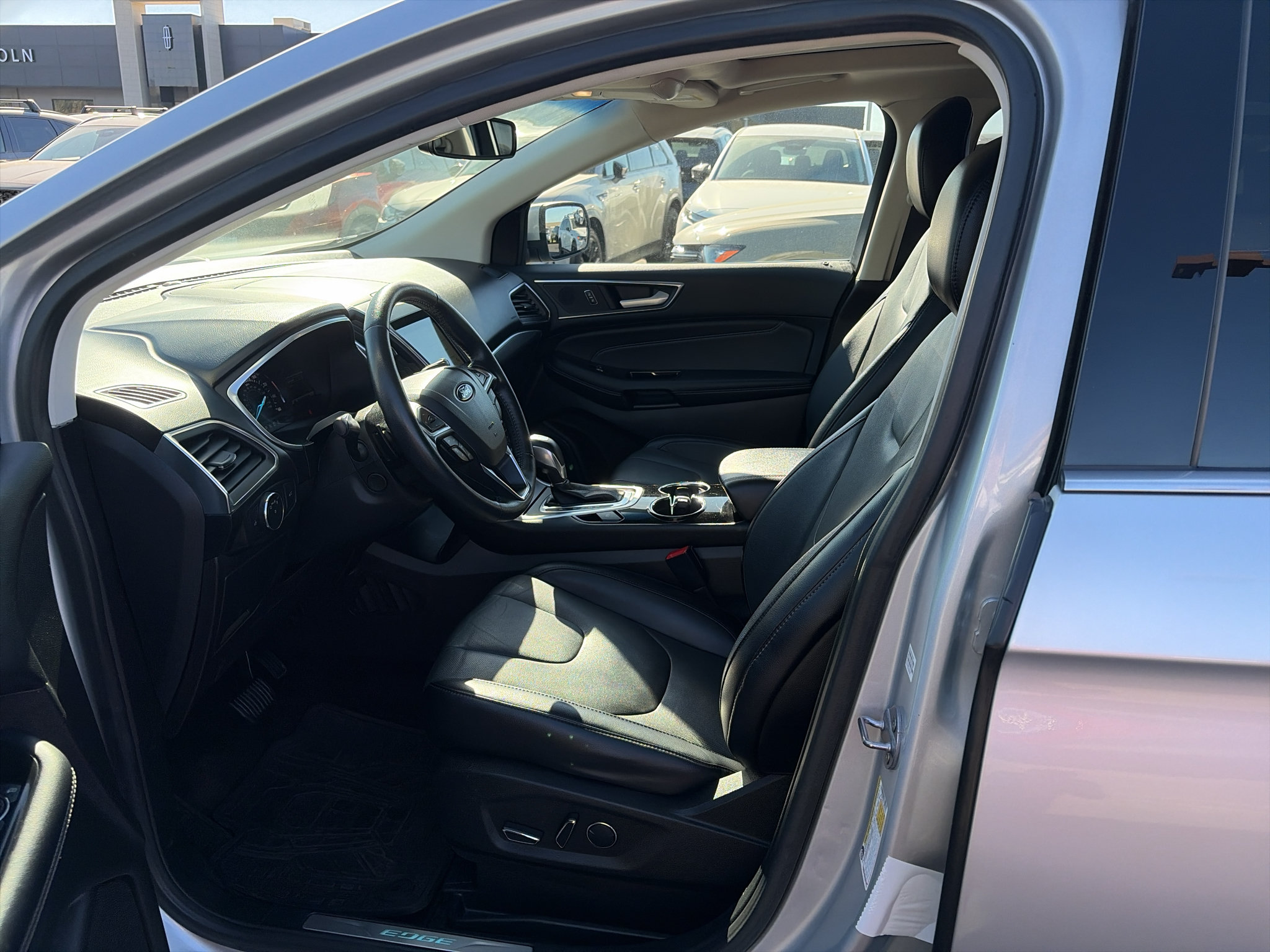 Used 2018 Ford Edge Titanium w/ Equipment Group 301A AWD/4WD image 11