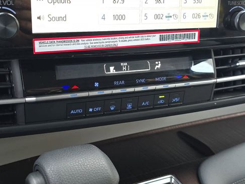 Used 2024 Toyota Sienna LE image 23