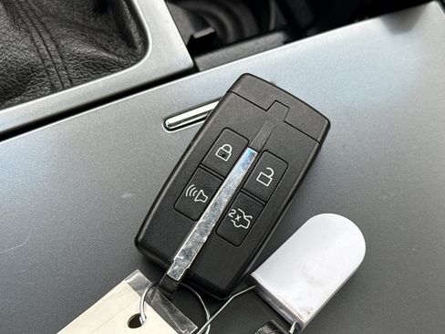 Used 2012 Ford Taurus Limited image 36