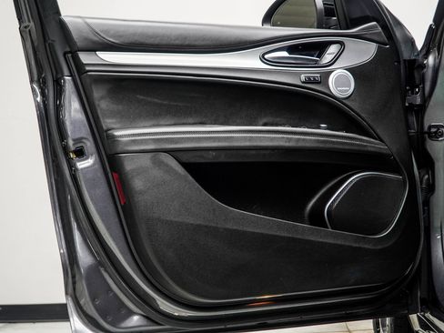 Used 2023 Alfa Romeo Stelvio Veloce image 39