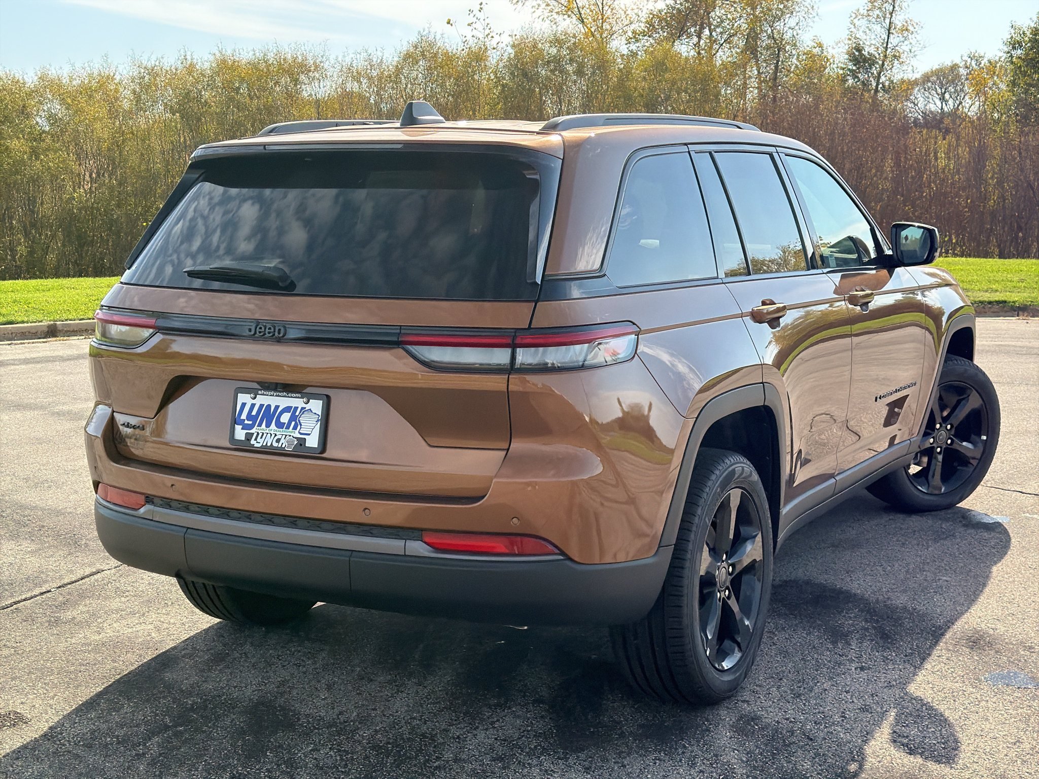 New 2027 Jeep Grand Cherokee Limited w/ Limited Altitude Package AWD/4WD image 4