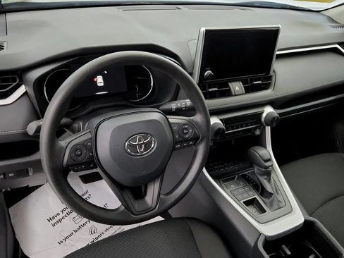Used 2025 Toyota RAV4 LE AWD/4WD image 32