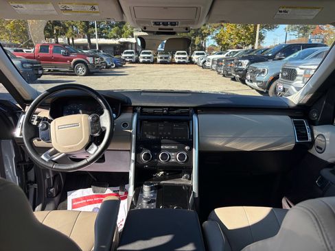 Used 2019 Land Rover Discovery HSE image 14