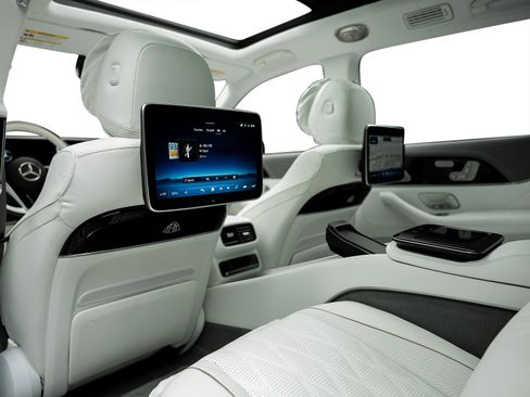 Used 2025 Mercedes-Benz Maybach GLS 600 4MATIC image 44