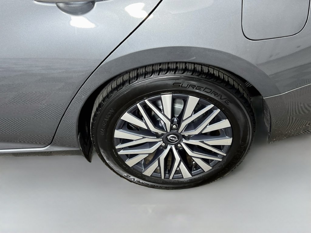 Used 2024 Nissan Altima 2.5 SV FWD image 23