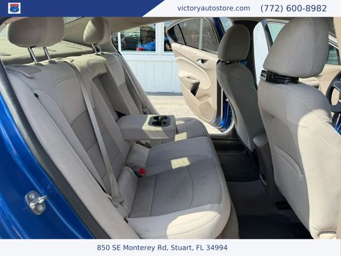 Used 2017 Chevrolet Cruze LT FWD image 17