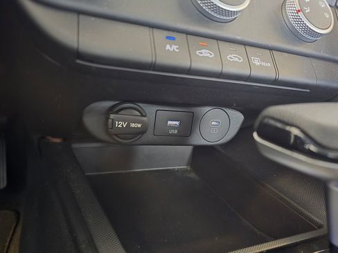 Used 2025 Hyundai Elantra SE FWD image 24