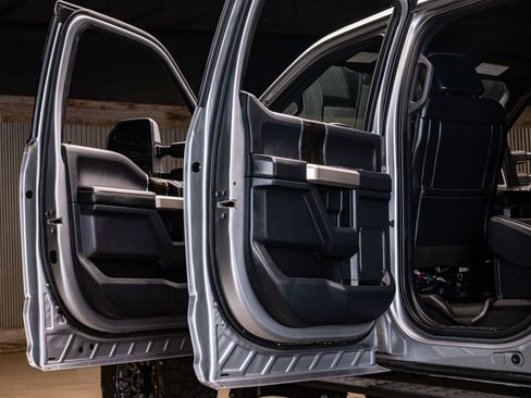 Used 2022 Ford F250 Lariat w/ Tremor Off-Road Package image 27