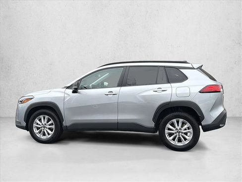 Used 2025 Toyota Corolla Cross LE image 8