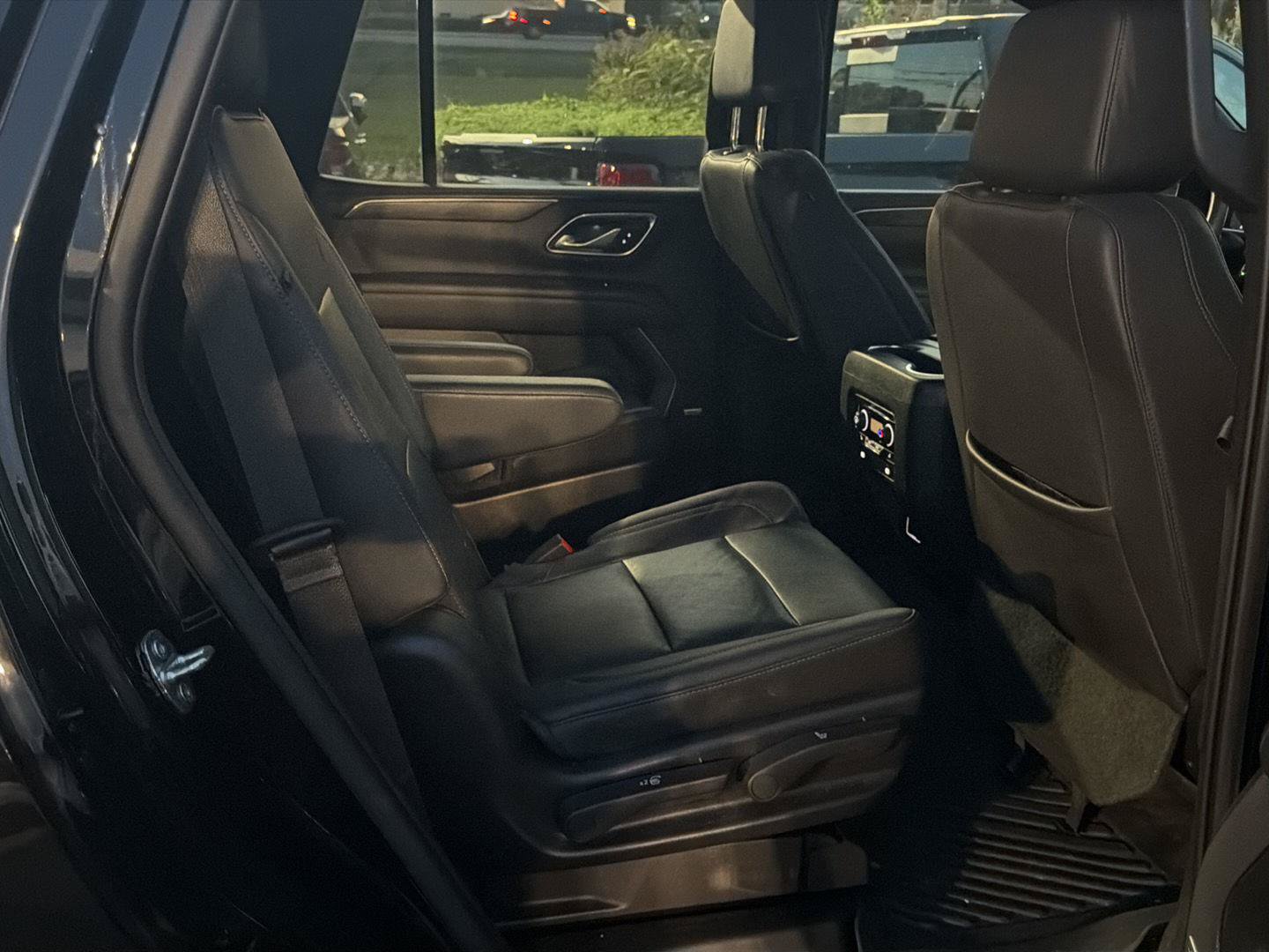 Used 2022 Chevrolet Tahoe LT w/ Luxury Package RWD image 15