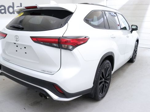 Used 2023 Toyota Highlander L image 8