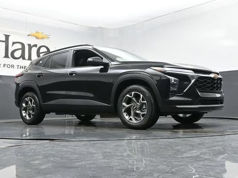 New 2026 Chevrolet Trax LT w/ Sunroof Package FWD image 2