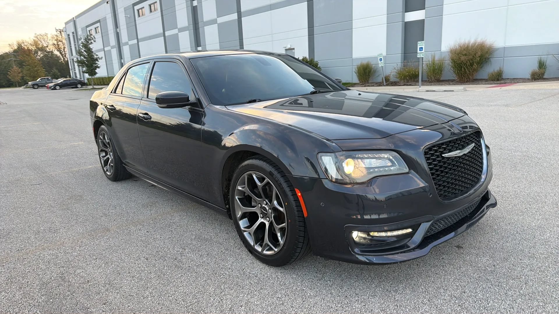 Used 2018 Chrysler 300 S w/ 300S Premium Group RWD image 3