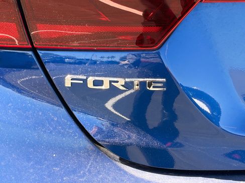 Used 2021 Kia Forte LXS FWD image 9