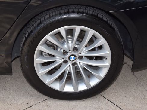 Used 2023 BMW 530i w/ Premium Package RWD image 37