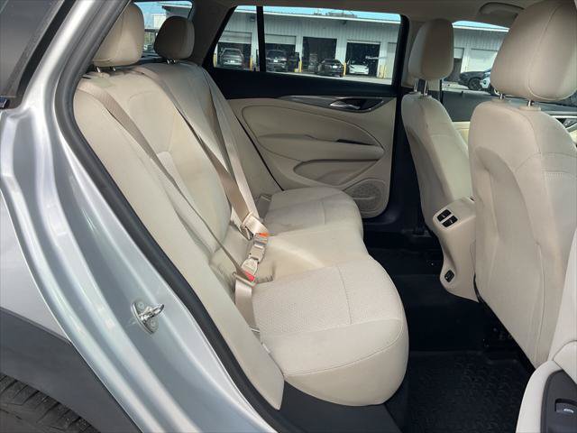 Used 2018 Buick Regal Preferred w/ Sights and Sounds Package AWD/4WD image 16