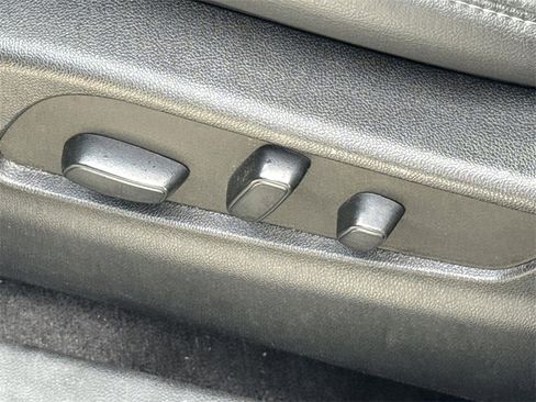 Used 2023 Cadillac XT4 Premium Luxury image 32