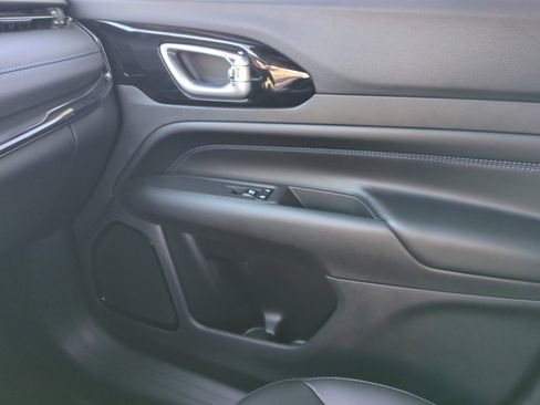 New 2026 Jeep Compass Latitude image 16