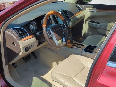 Used 2014 Chrysler 300 C RWD image 11