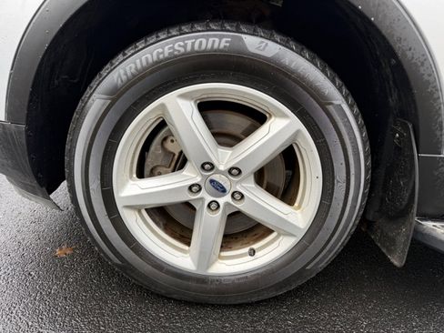 Used 2017 Ford Explorer XLT image 38