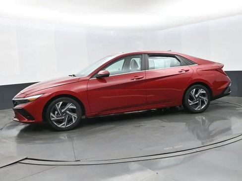 Used 2025 Hyundai Elantra Limited image 5