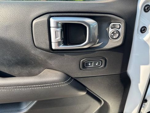 Used 2023 Jeep Wrangler Unlimited Sahara AWD/4WD image 11