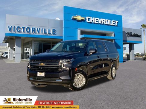 Used 2024 Chevrolet Suburban LT image 1