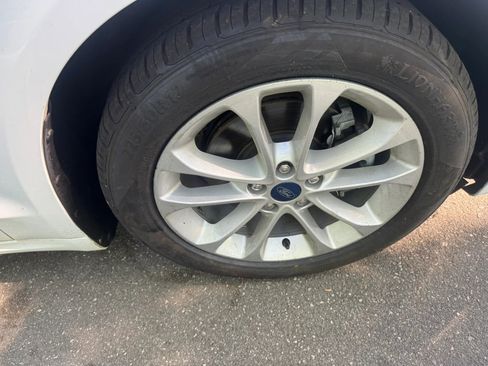 Used 2019 Ford Fusion SE image 12