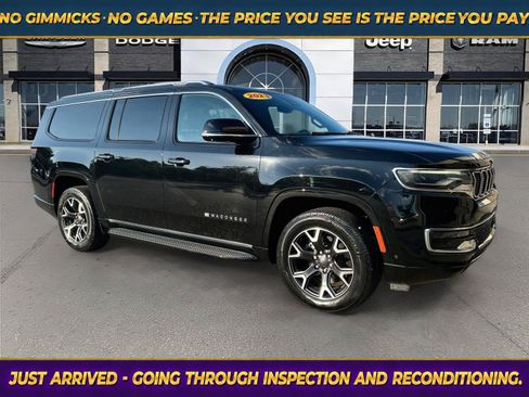 Used 2023 Jeep Wagoneer L Series III w/ Convenience Group I AWD/4WD image 1
