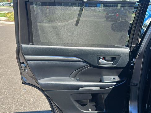 Used 2018 Toyota Highlander SE AWD/4WD image 17