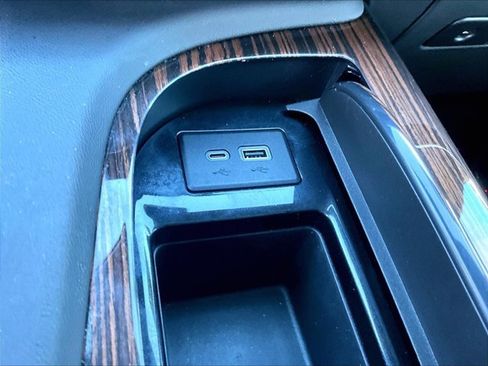 Used 2023 Cadillac Escalade Premium Luxury RWD image 25