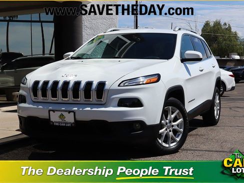 Used 2018 Jeep Cherokee Latitude FWD image 1