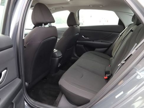 Used 2025 Hyundai Elantra SEL FWD image 16
