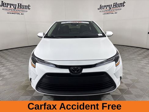 Used 2025 Toyota Corolla LE image 3