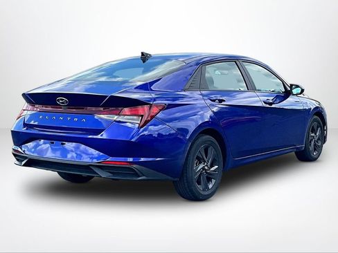 Used 2023 Hyundai Elantra SEL w/ Cargo Package FWD image 3