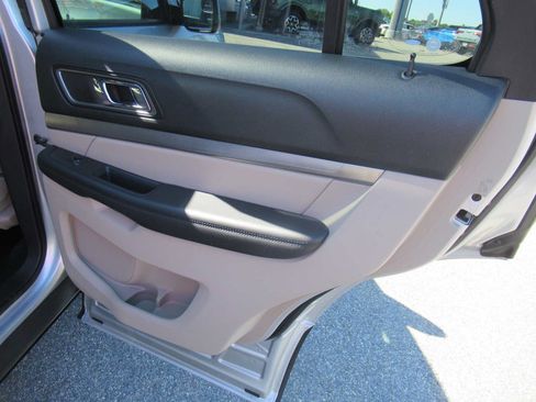 Used 2018 Ford Explorer XLT AWD/4WD image 16