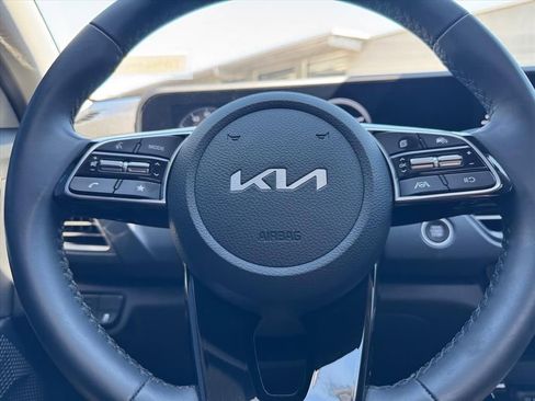 Certified 2025 Kia Seltos EX w/ EX Sunroof Package FWD image 16