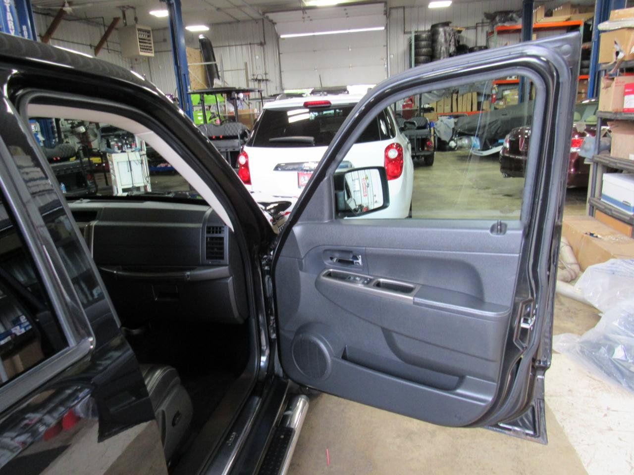 Used 2012 Jeep Liberty Limited Jet w/ Chrome Accents Group AWD/4WD image 25