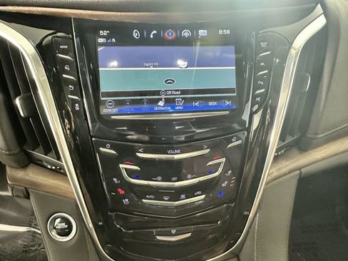 Used 2020 Cadillac Escalade Luxury image 7