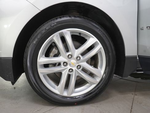 Used 2018 Chevrolet Equinox Premier image 32
