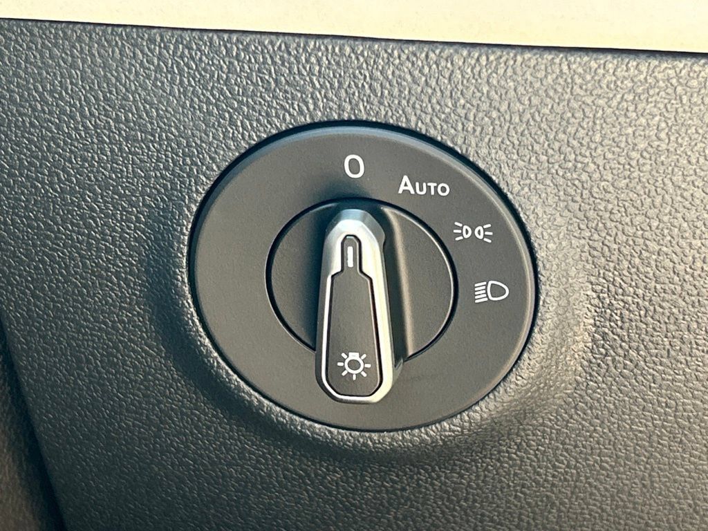 New 2026 Volkswagen Taos SE FWD image 31