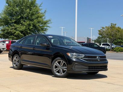 Used 2023 Volkswagen Jetta SE w/ Panoramic Sunroof Package