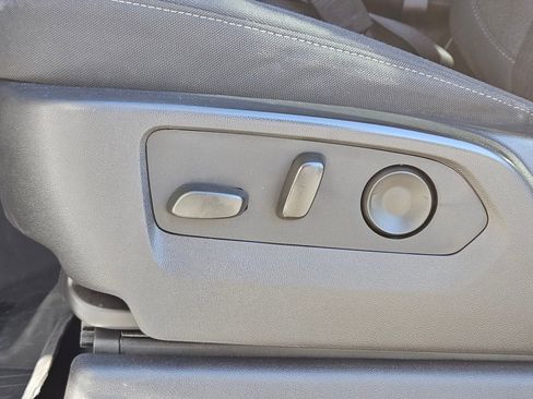 Used 2024 Chevrolet Silverado 2500 LT image 20