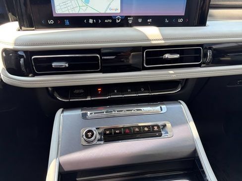 Certified 2025 Lincoln Aviator AWD image 20