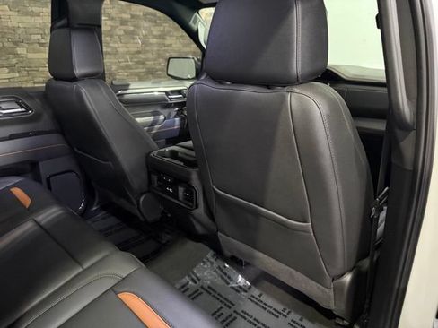 Used 2024 GMC Sierra 1500 AT4 w/ AT4 Premium Package AWD/4WD image 4