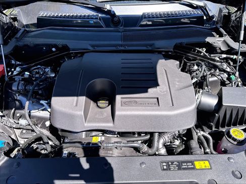 New 2026 Land Rover Defender 130 X-Dynamic SE AWD/4WD image 13
