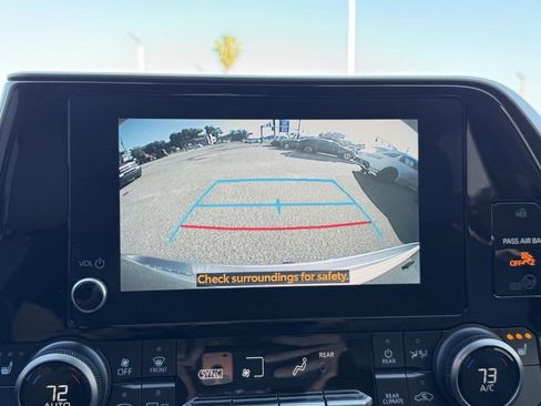 Used 2023 Toyota Highlander XLE FWD image 23