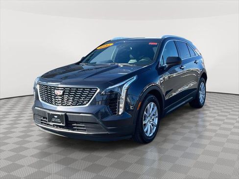Certified 2023 Cadillac XT4 Luxury w/ Cold Weather Package AWD/4WD image 3